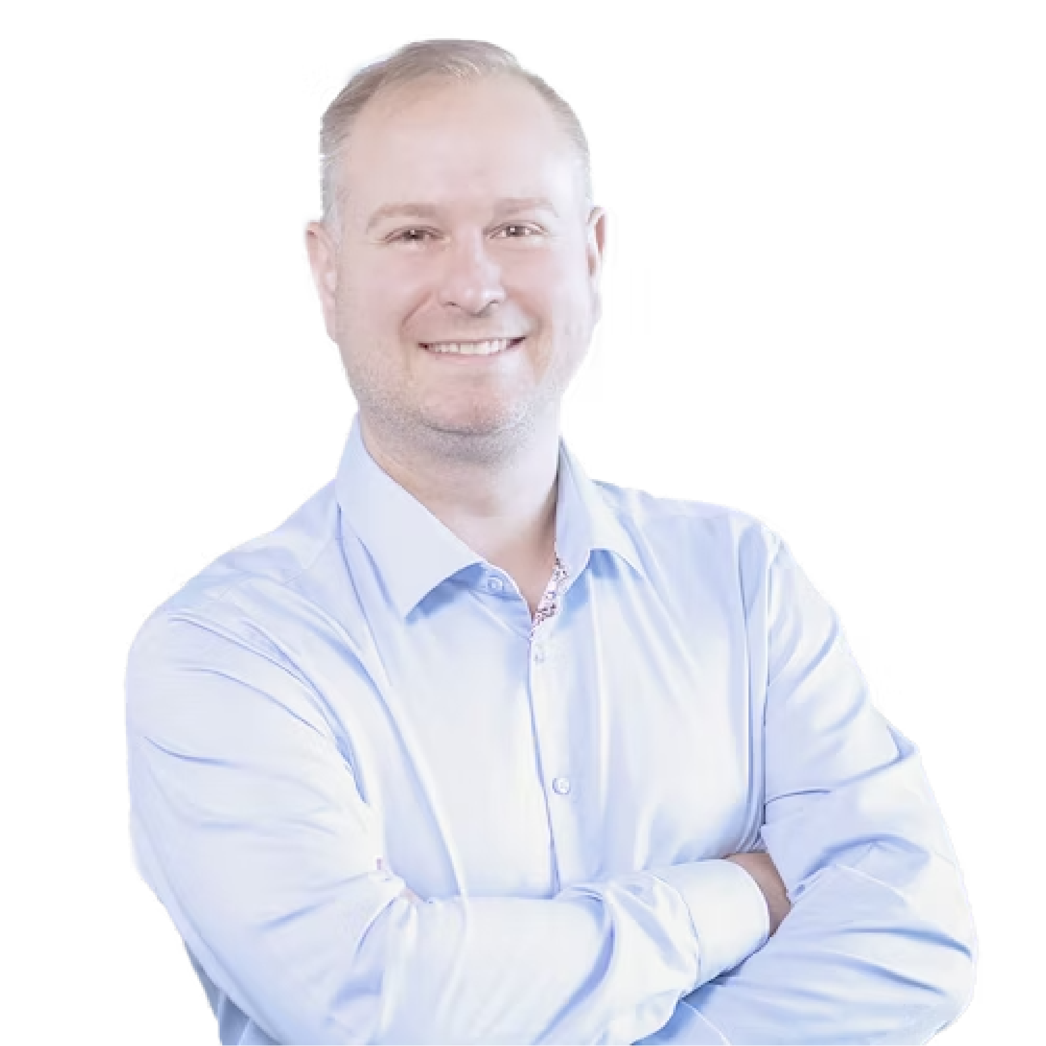 Stefan Ziegler lächelt mit verschränkten Armen in die Kamera